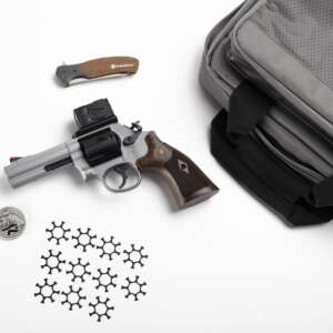 SMITH AND WESSON 686 PLUS 357MAG 4" SPEC R BNDL
